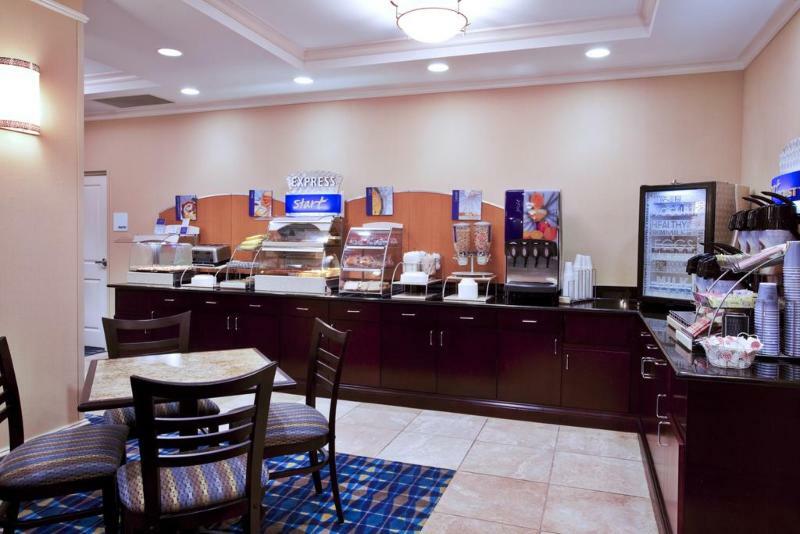 Holiday Inn Express Hotel & Suites Fort Pierce West 外观 照片