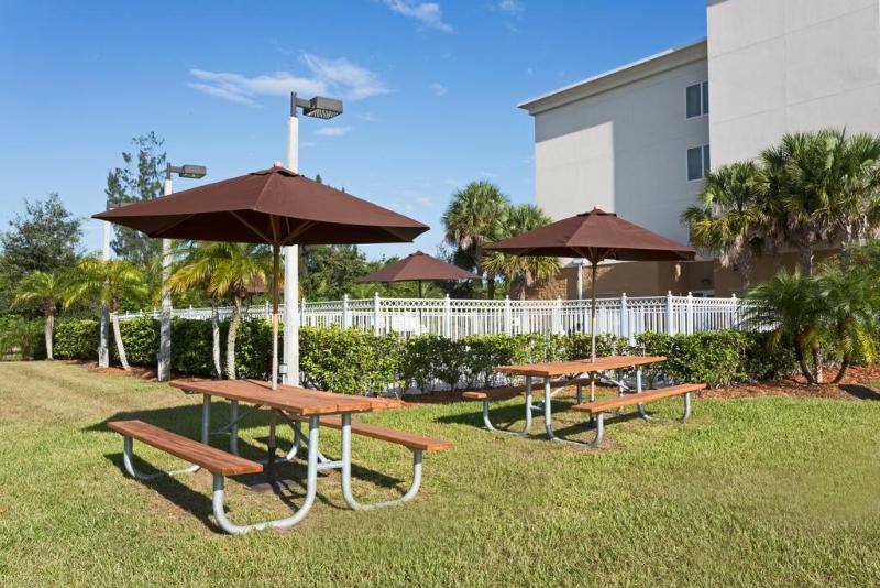 Holiday Inn Express Hotel & Suites Fort Pierce West 外观 照片